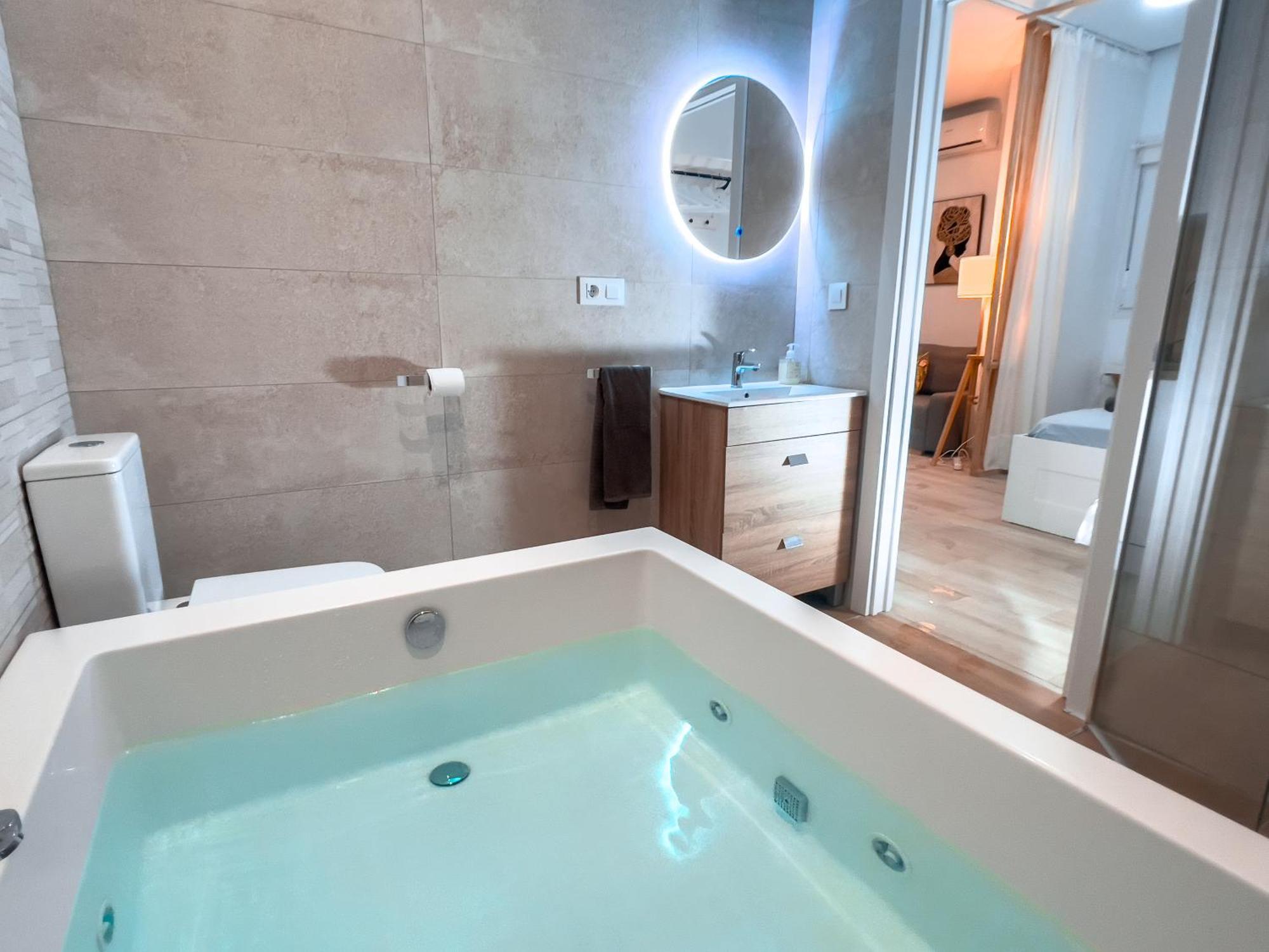 Estudio Jacuzzi Con Encanto En Triana Sevilla