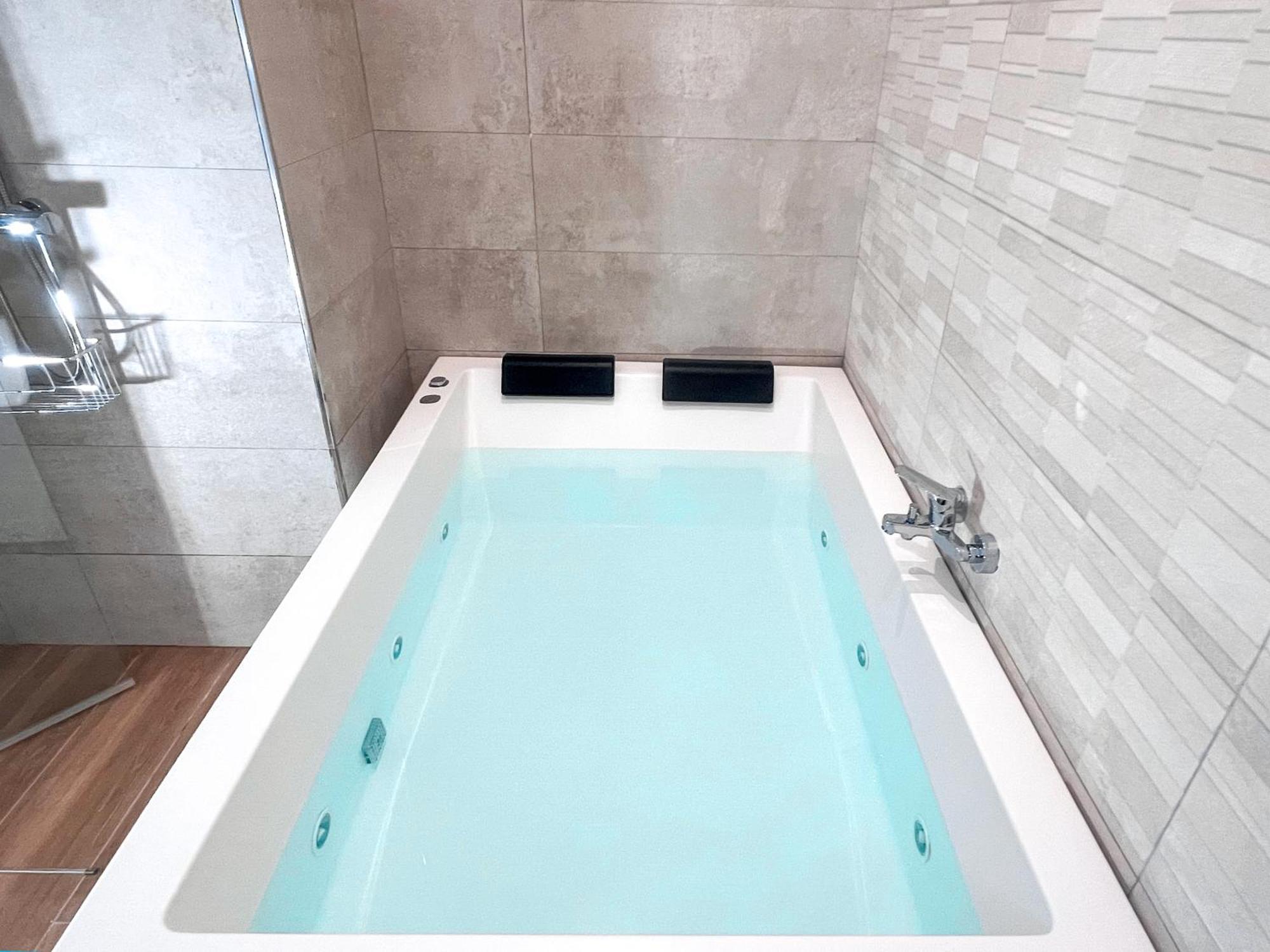 Estudio Jacuzzi Con Encanto En Triana Apartamento Sevilla
